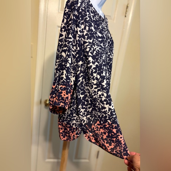NYDJ Blue/White Boxy Floral 3/4 Sleeve Tunic with Orange Design Bottom, Size: 1X - Picture 3 of 10